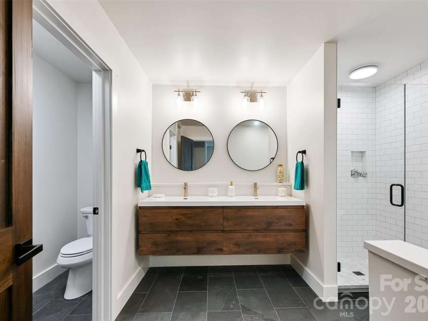 142 Gillespie Circle, Brevard, NC 28712.  MLS# CAR4273083, YatesRealty ID 2891. Primary Suite Bath