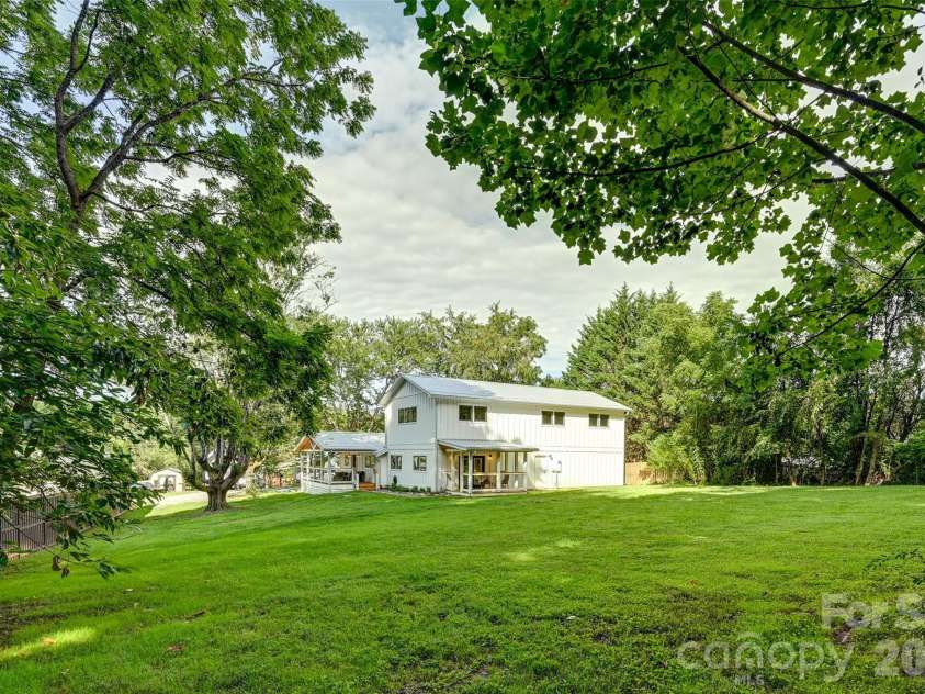 142 Gillespie Circle, Brevard, NC 28712.  MLS# CAR4273083, YatesRealty ID 2891. Subdividable Backyard