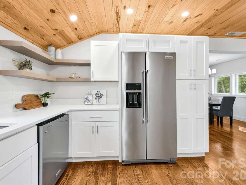 142 Gillespie Circle, Brevard, NC 28712.  MLS# CAR4273083, YatesRealty ID 2891. Tons of Storage