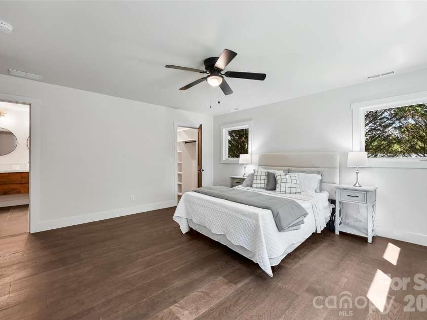 142 Gillespie Circle, Brevard, NC 28712.  MLS# CAR4273083, YatesRealty ID 2891. Upstairs Primary Suite