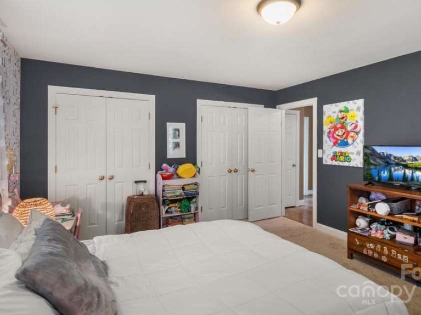 12 Westridge Court, Greensboro, NC 27410.  MLS# CAR4284316, YatesRealty ID 28910. 