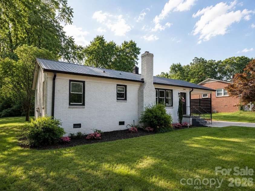 1344 12th Avenue, Hickory, NC 28601.  MLS# CAR4385752, YatesRealty ID 28910. 