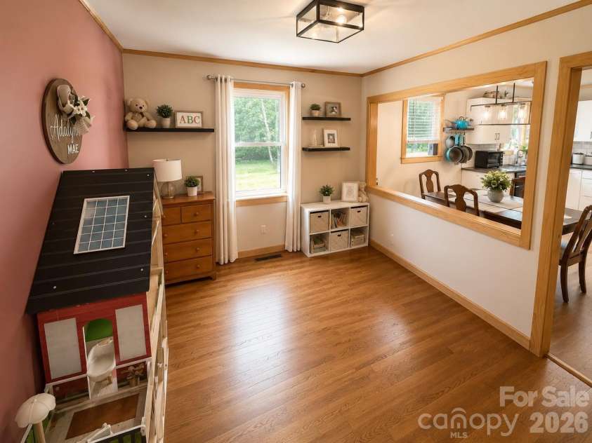 1344 12th Avenue, Hickory, NC 28601.  MLS# CAR4385752, YatesRealty ID 28910. 
