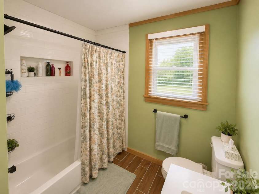 1344 12th Avenue, Hickory, NC 28601.  MLS# CAR4385752, YatesRealty ID 28910. 