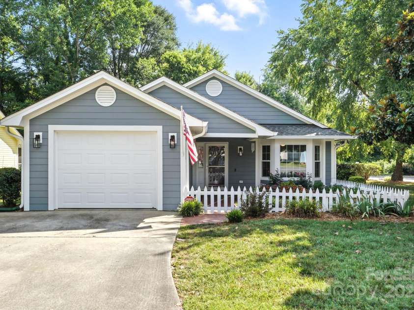2902 Cherry Blossom Court, Fort Mill, SC 29715.  MLS# CAR4282554, YatesRealty ID 28913. 