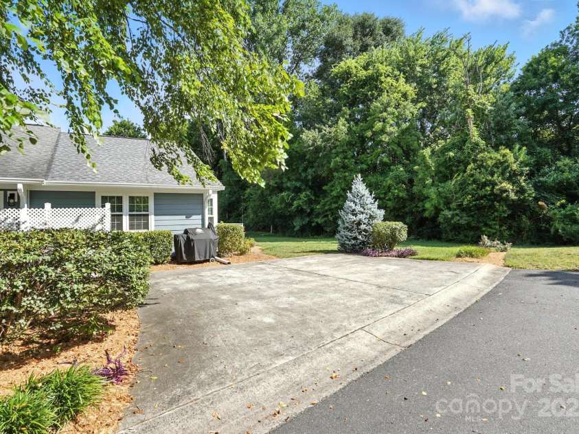 2902 Cherry Blossom Court, Fort Mill, SC 29715.  MLS# CAR4282554, YatesRealty ID 28913. Additional Driveway Parking