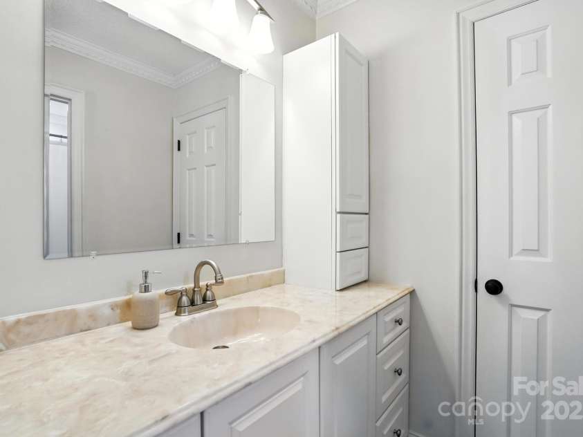 2902 Cherry Blossom Court, Fort Mill, SC 29715.  MLS# CAR4282554, YatesRealty ID 28913. Primary Bath