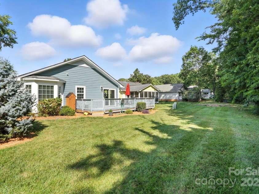2902 Cherry Blossom Court, Fort Mill, SC 29715.  MLS# CAR4282554, YatesRealty ID 28913. Yard