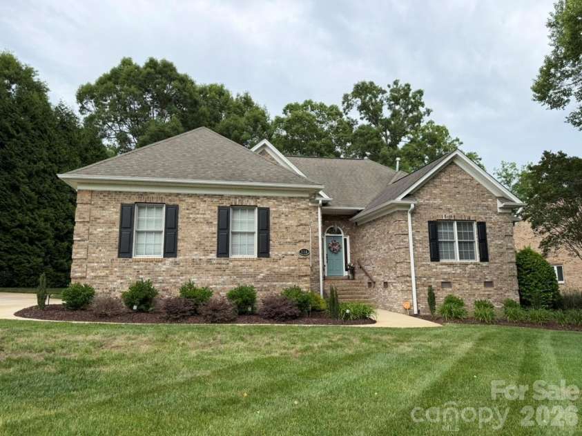 914 Players Ridge Road, Hickory, NC 28601.  MLS# CAR4387638, YatesRealty ID 28913. 