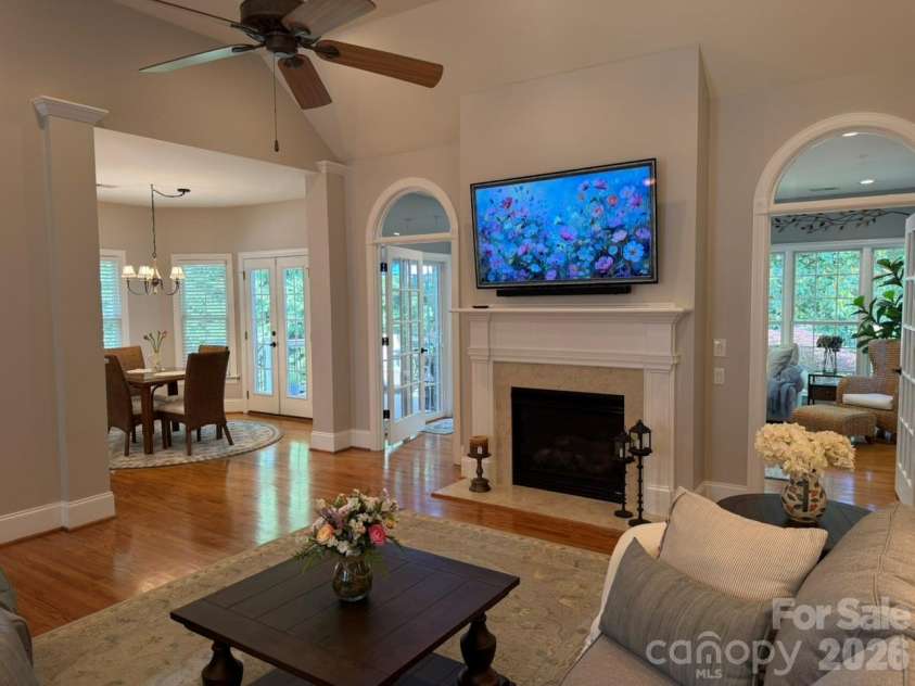 914 Players Ridge Road, Hickory, NC 28601.  MLS# CAR4387638, YatesRealty ID 28913. 