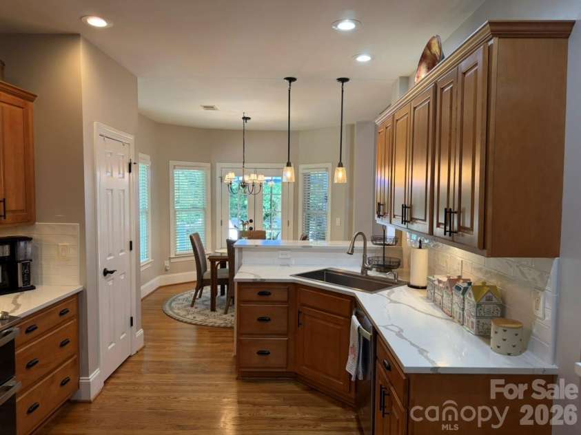 914 Players Ridge Road, Hickory, NC 28601.  MLS# CAR4387638, YatesRealty ID 28913. 