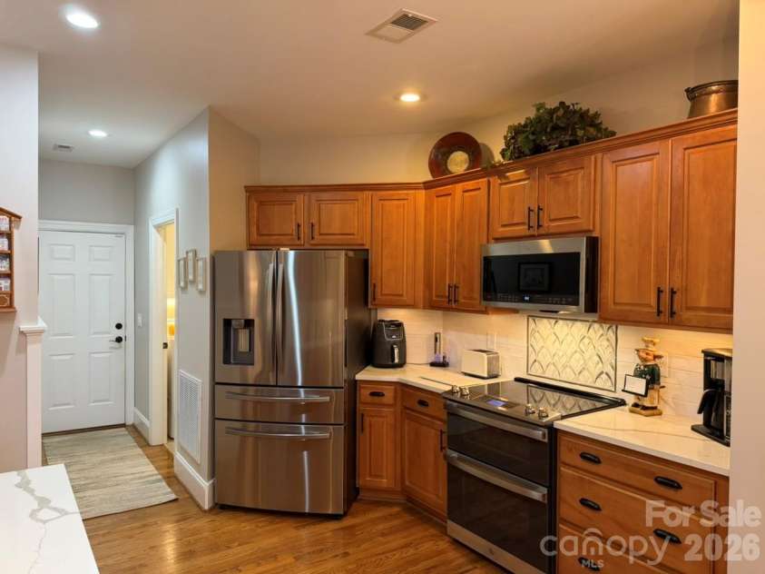 914 Players Ridge Road, Hickory, NC 28601.  MLS# CAR4387638, YatesRealty ID 28913. 