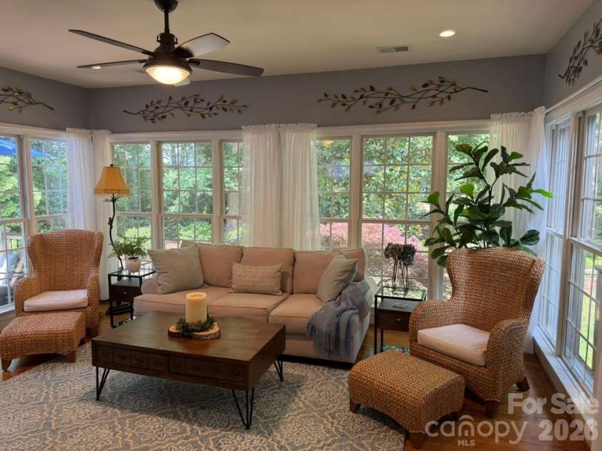 914 Players Ridge Road, Hickory, NC 28601.  MLS# CAR4387638, YatesRealty ID 28913. 