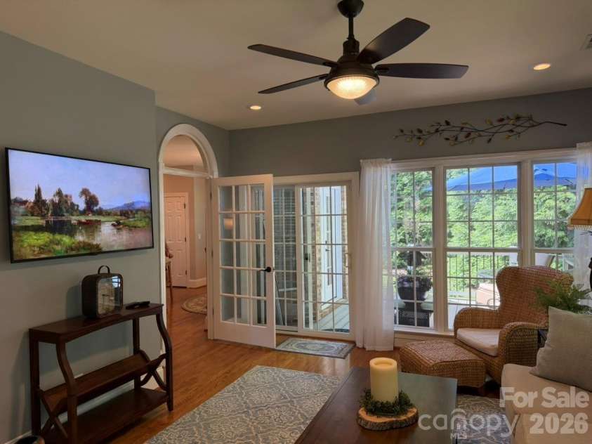 914 Players Ridge Road, Hickory, NC 28601.  MLS# CAR4387638, YatesRealty ID 28913. 