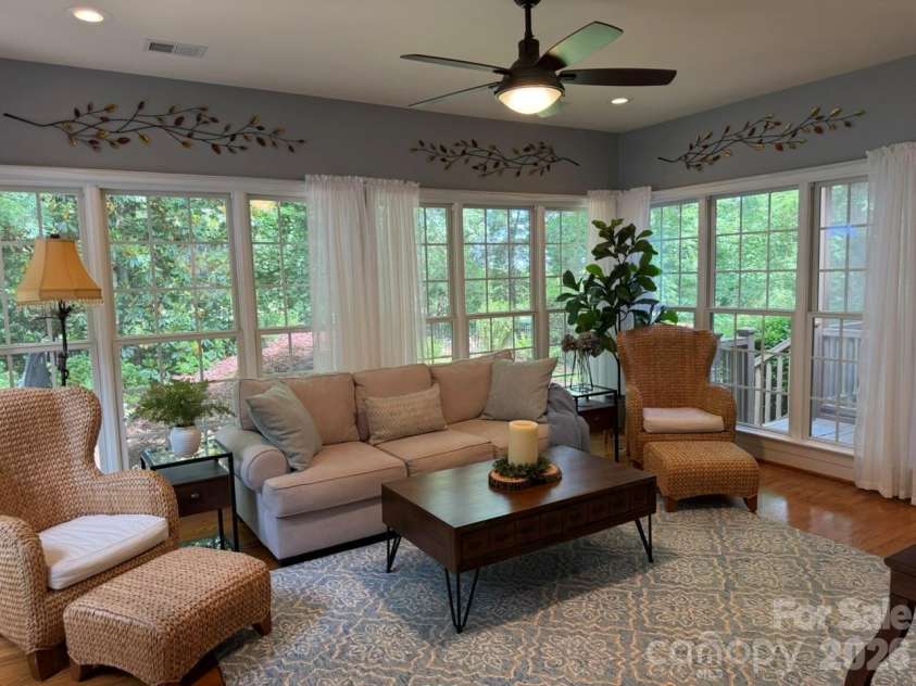 914 Players Ridge Road, Hickory, NC 28601.  MLS# CAR4387638, YatesRealty ID 28913. 