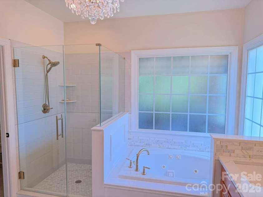 914 Players Ridge Road, Hickory, NC 28601.  MLS# CAR4387638, YatesRealty ID 28913. 