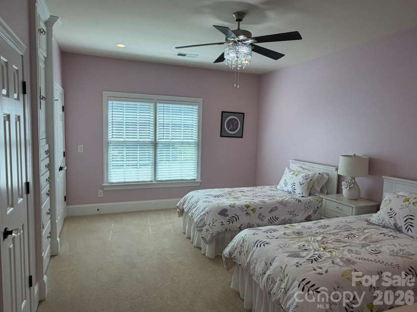 914 Players Ridge Road, Hickory, NC 28601.  MLS# CAR4387638, YatesRealty ID 28913. 