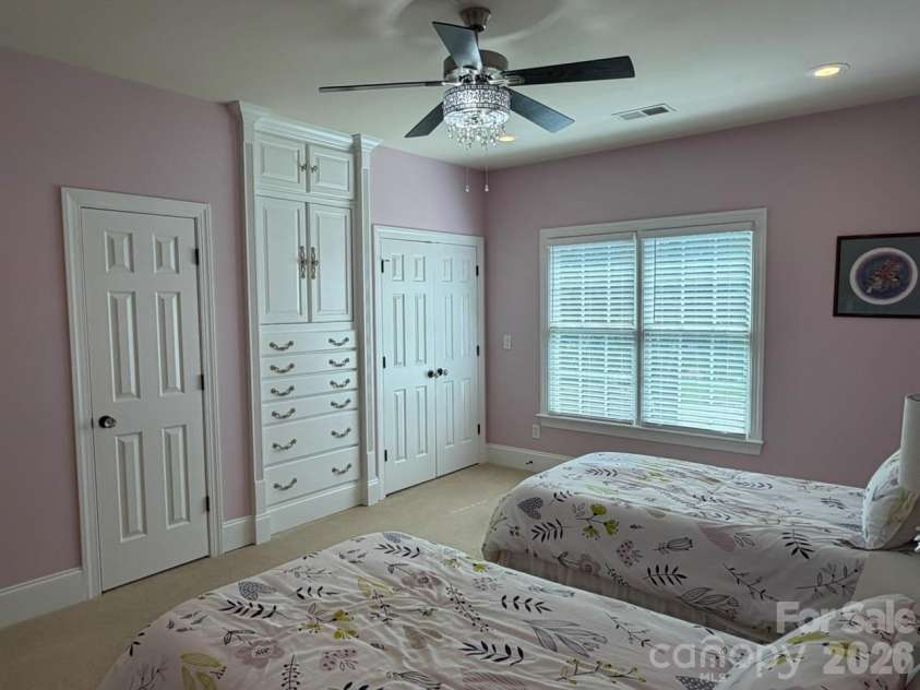914 Players Ridge Road, Hickory, NC 28601.  MLS# CAR4387638, YatesRealty ID 28913. 
