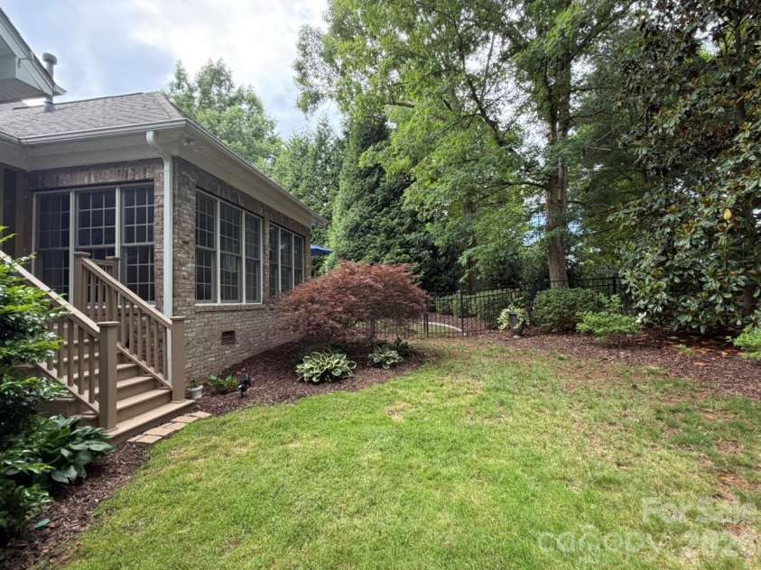 914 Players Ridge Road, Hickory, NC 28601.  MLS# CAR4387638, YatesRealty ID 28913. 