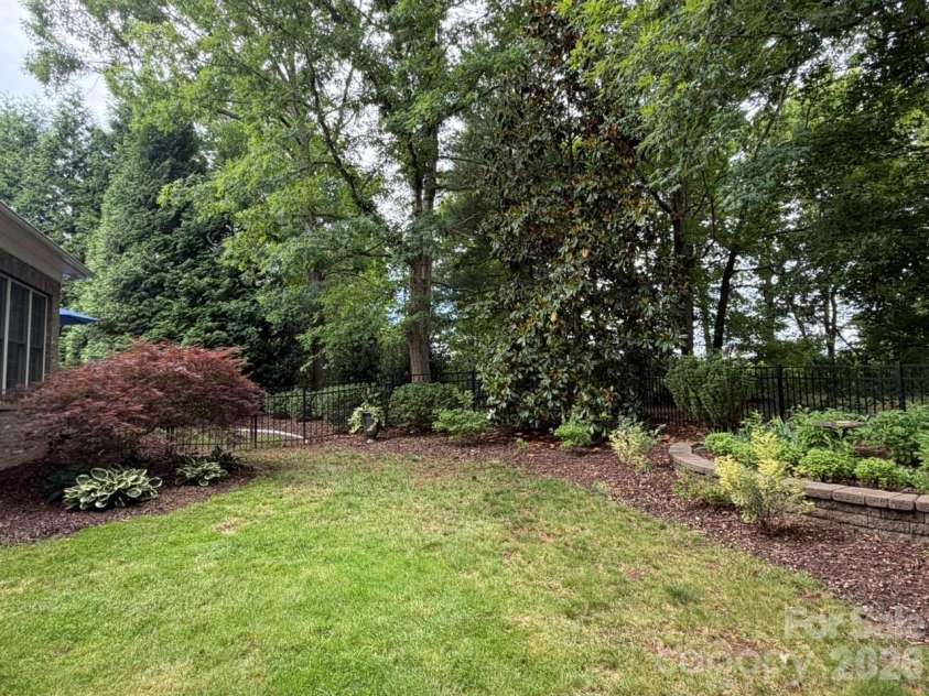 914 Players Ridge Road, Hickory, NC 28601.  MLS# CAR4387638, YatesRealty ID 28913. 