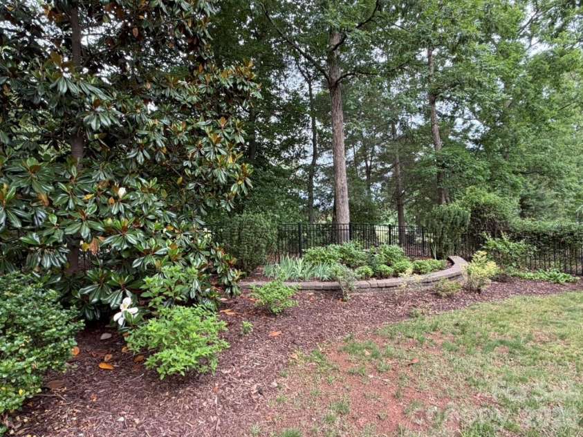 914 Players Ridge Road, Hickory, NC 28601.  MLS# CAR4387638, YatesRealty ID 28913. 