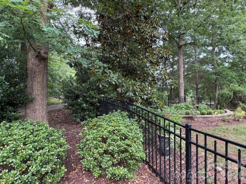 914 Players Ridge Road, Hickory, NC 28601.  MLS# CAR4387638, YatesRealty ID 28913. 