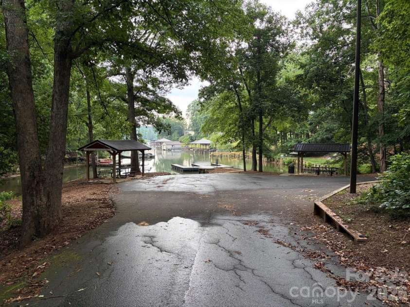 914 Players Ridge Road, Hickory, NC 28601.  MLS# CAR4387638, YatesRealty ID 28913. Community Boat Ramp