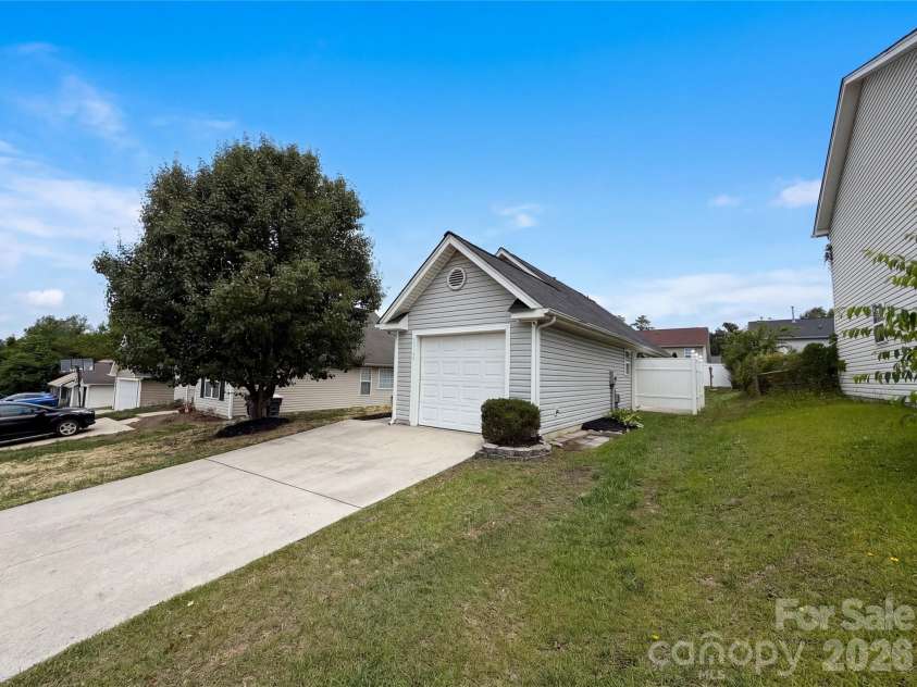 1841 Mission Oaks Street, Kannapolis, NC 28083.  MLS# CAR4388328, YatesRealty ID 28914. 