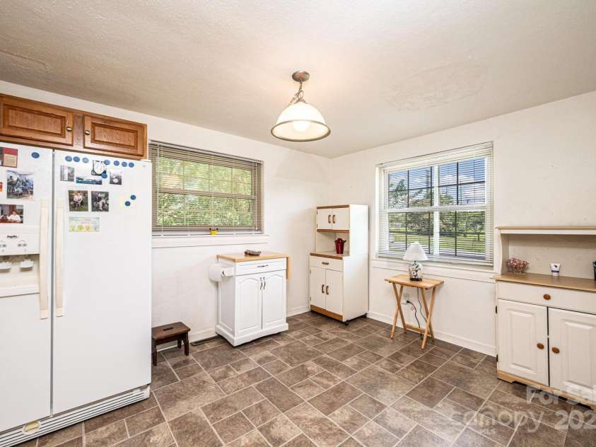 559 15th Avenue, Hickory, NC 28602.  MLS# CAR4273945, YatesRealty ID 28914. 