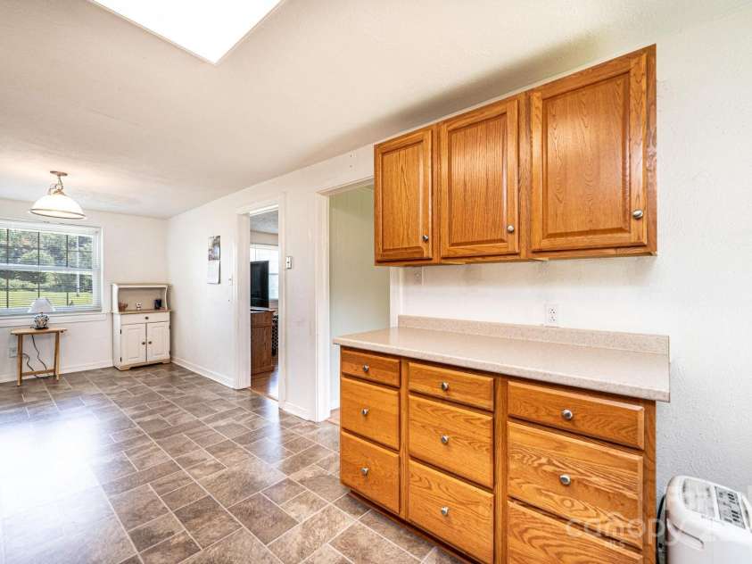 559 15th Avenue, Hickory, NC 28602.  MLS# CAR4273945, YatesRealty ID 28914. 