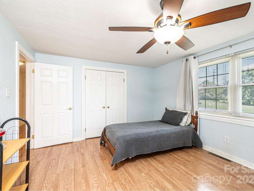 559 15th Avenue, Hickory, NC 28602.  MLS# CAR4273945, YatesRealty ID 28914. 