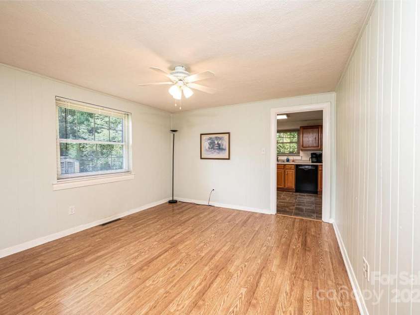 559 15th Avenue, Hickory, NC 28602.  MLS# CAR4273945, YatesRealty ID 28914. 