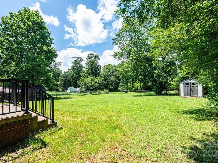 559 15th Avenue, Hickory, NC 28602.  MLS# CAR4273945, YatesRealty ID 28914. 