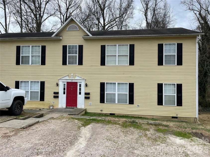 111 Sunset Drive, Clover, SC 29710.  MLS# CAR4390827, YatesRealty ID 28916. 