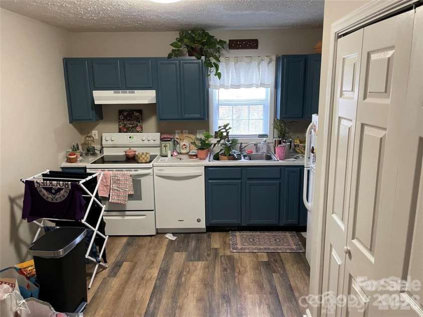 111 Sunset Drive, Clover, SC 29710.  MLS# CAR4390827, YatesRealty ID 28916. 