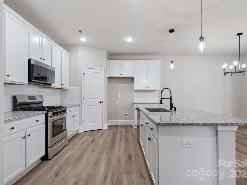 3926 Litchfield Road, Charlotte, NC 28211.  MLS# CAR4275074, YatesRealty ID 28918. 