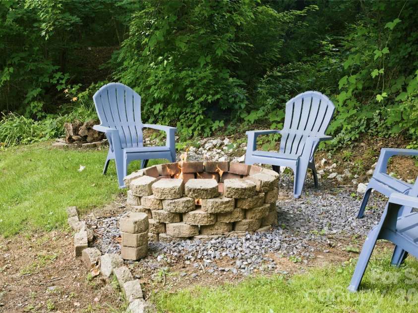 83 View Street, Marion, NC 28752.  MLS# CAR4376299, YatesRealty ID 28919. 