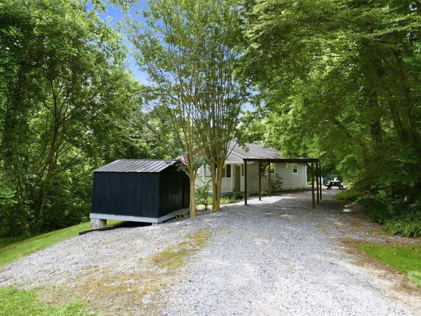 83 View Street, Marion, NC 28752.  MLS# CAR4376299, YatesRealty ID 28919. 