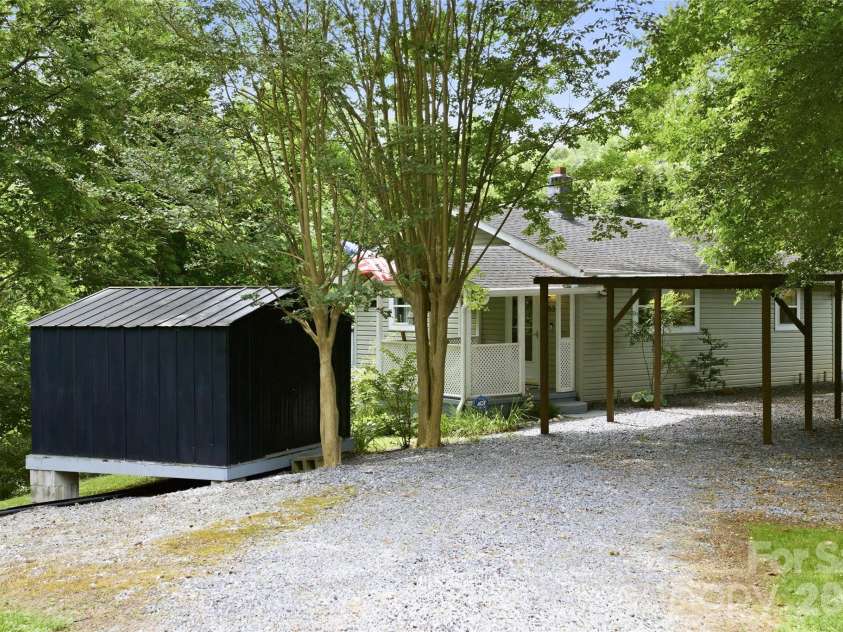 83 View Street, Marion, NC 28752.  MLS# CAR4376299, YatesRealty ID 28919. 