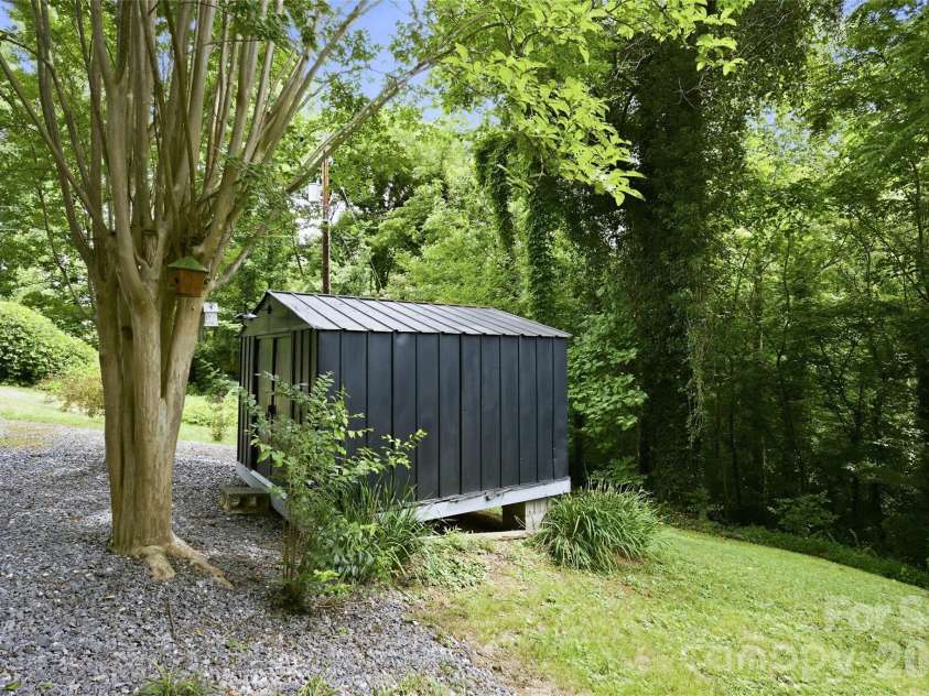 83 View Street, Marion, NC 28752.  MLS# CAR4376299, YatesRealty ID 28919. 