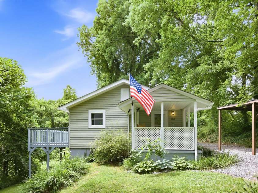 83 View Street, Marion, NC 28752.  MLS# CAR4376299, YatesRealty ID 28919. 