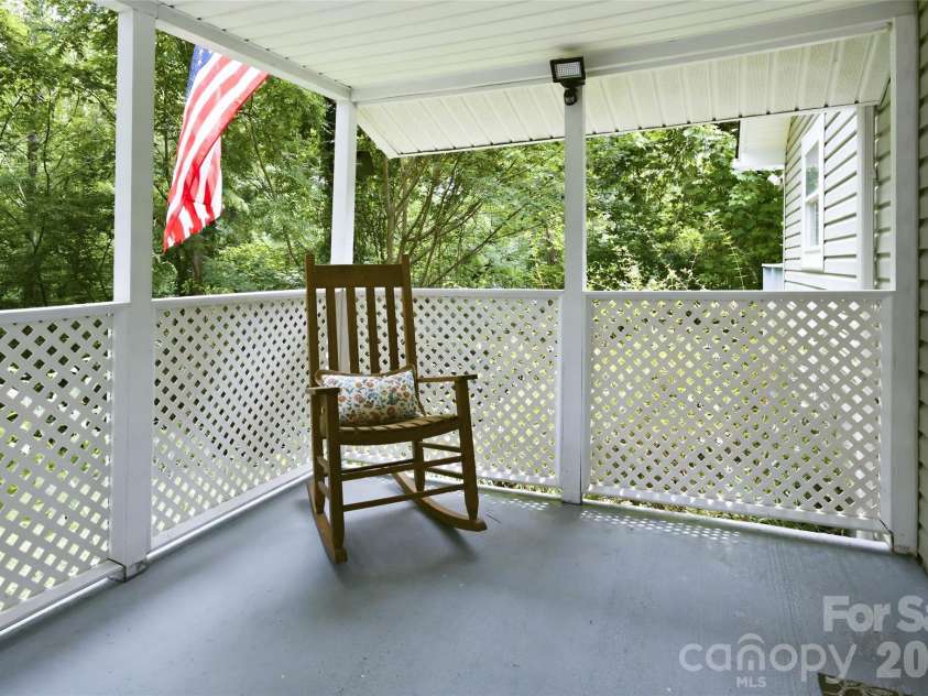 83 View Street, Marion, NC 28752.  MLS# CAR4376299, YatesRealty ID 28919. 