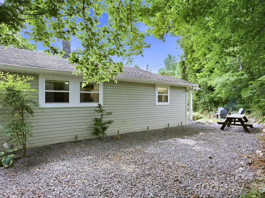 83 View Street, Marion, NC 28752.  MLS# CAR4376299, YatesRealty ID 28919. 