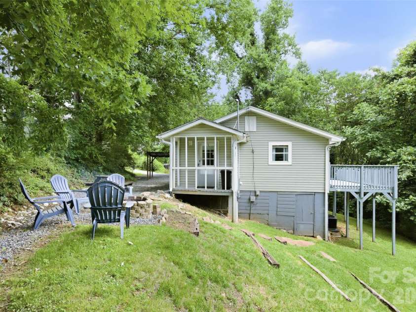 83 View Street, Marion, NC 28752.  MLS# CAR4376299, YatesRealty ID 28919. 