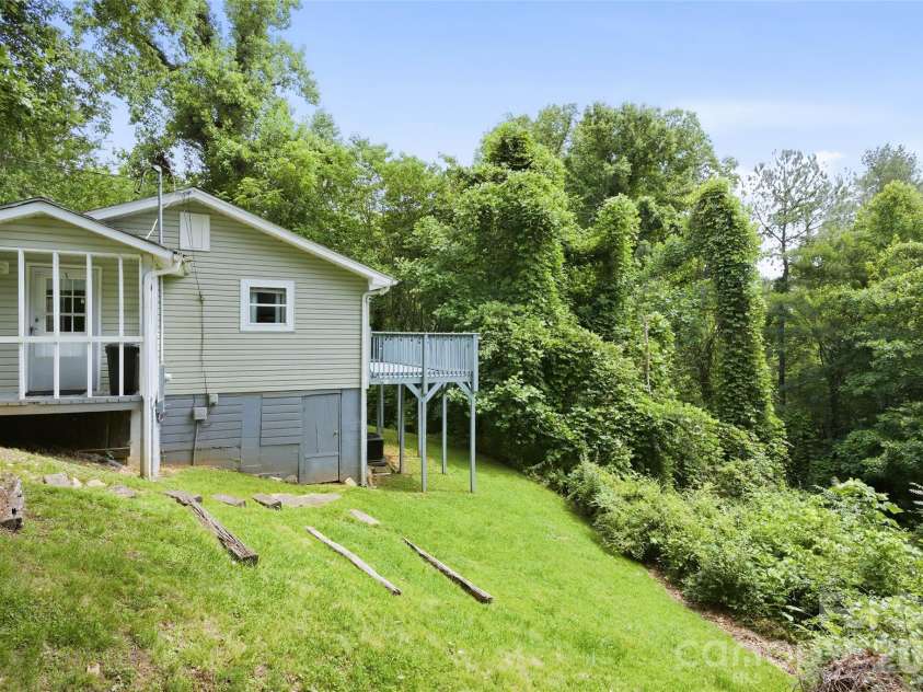 83 View Street, Marion, NC 28752.  MLS# CAR4376299, YatesRealty ID 28919. 