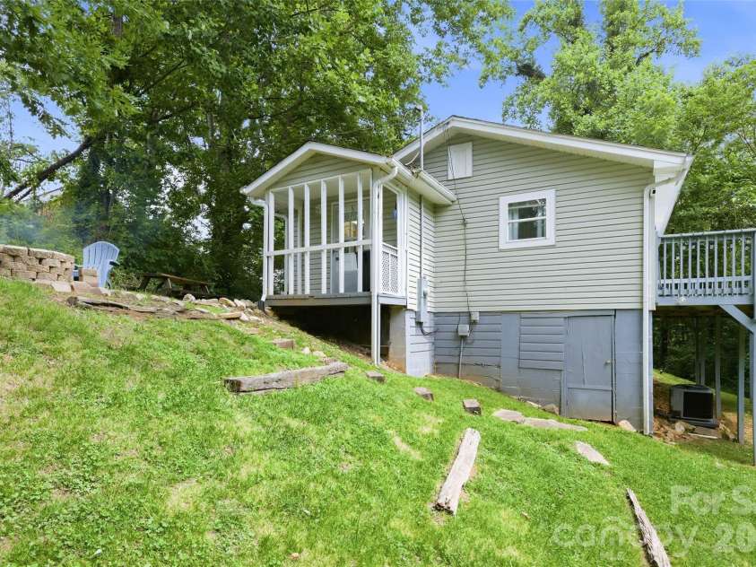 83 View Street, Marion, NC 28752.  MLS# CAR4376299, YatesRealty ID 28919. 