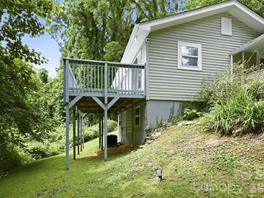 83 View Street, Marion, NC 28752.  MLS# CAR4376299, YatesRealty ID 28919. 