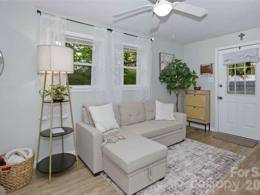 83 View Street, Marion, NC 28752.  MLS# CAR4376299, YatesRealty ID 28919. 