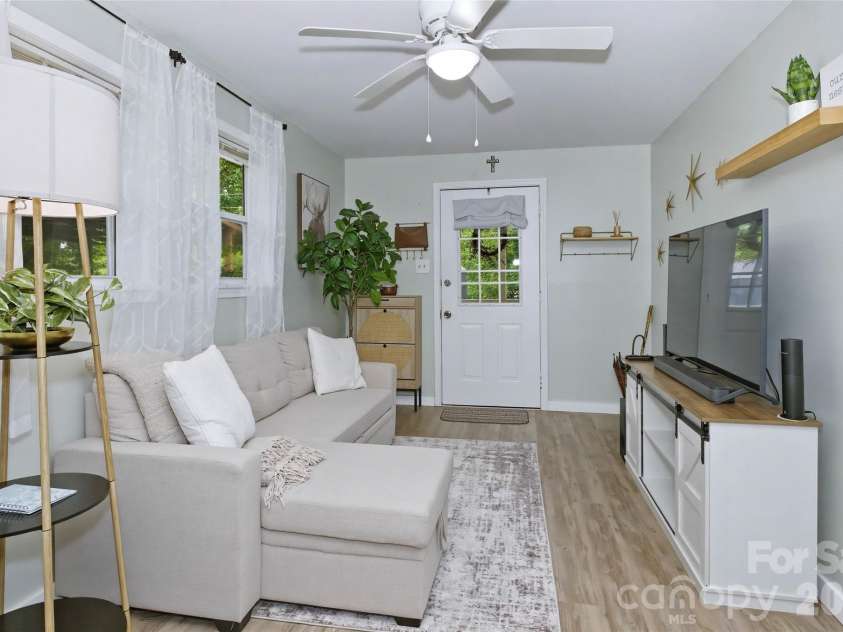83 View Street, Marion, NC 28752.  MLS# CAR4376299, YatesRealty ID 28919. 