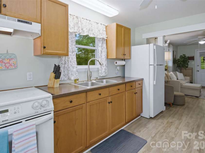 83 View Street, Marion, NC 28752.  MLS# CAR4376299, YatesRealty ID 28919. 
